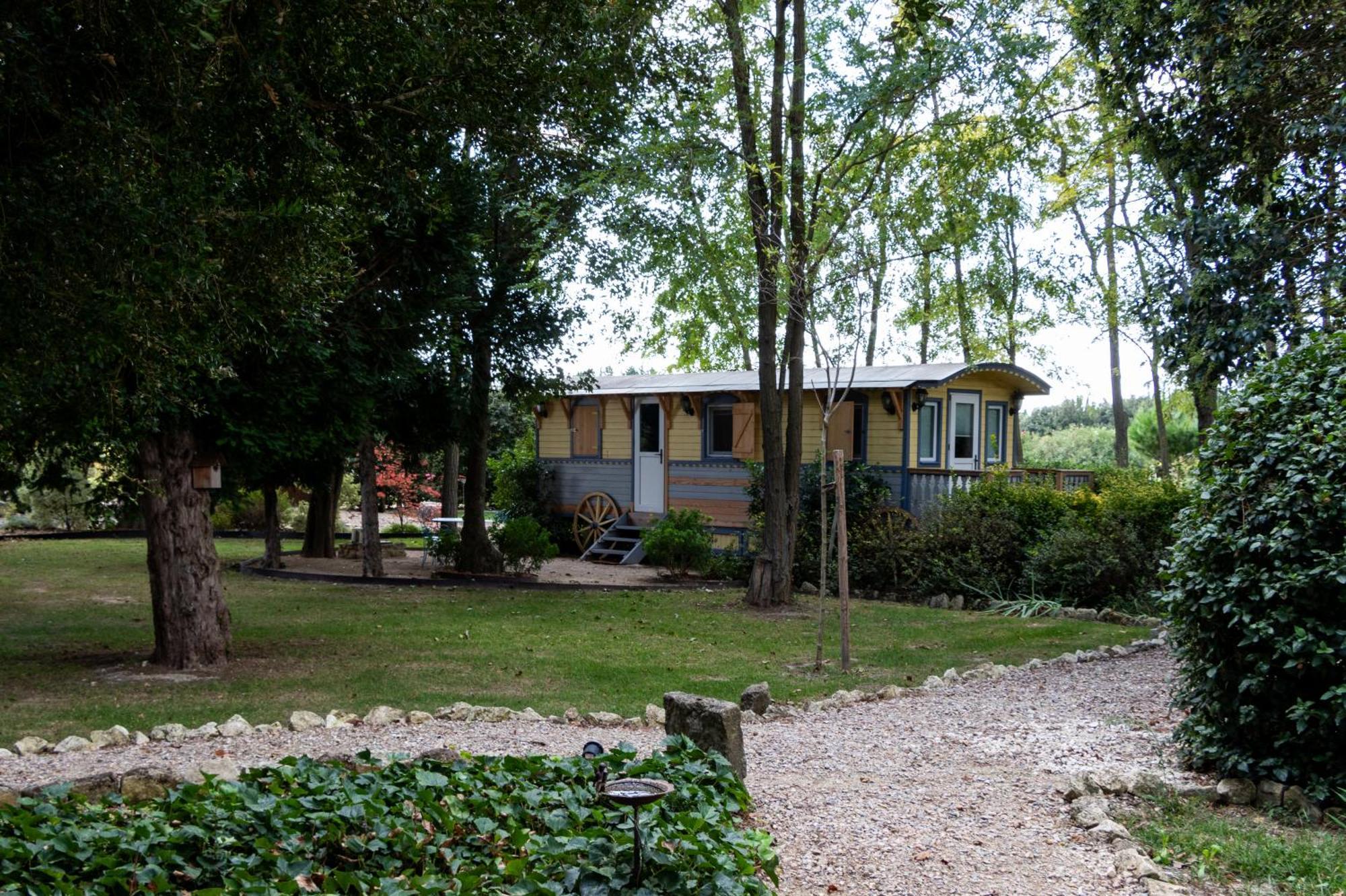 Mas Le 7 Bed & Breakfast Saint-Andiol Exterior photo
