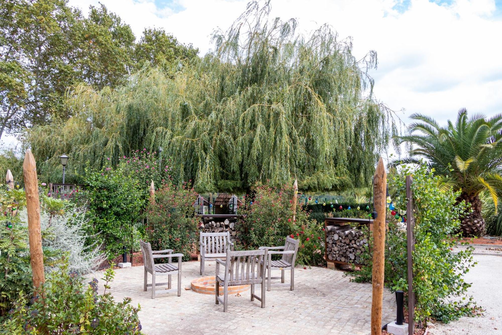 Mas Le 7 Bed & Breakfast Saint-Andiol Exterior photo