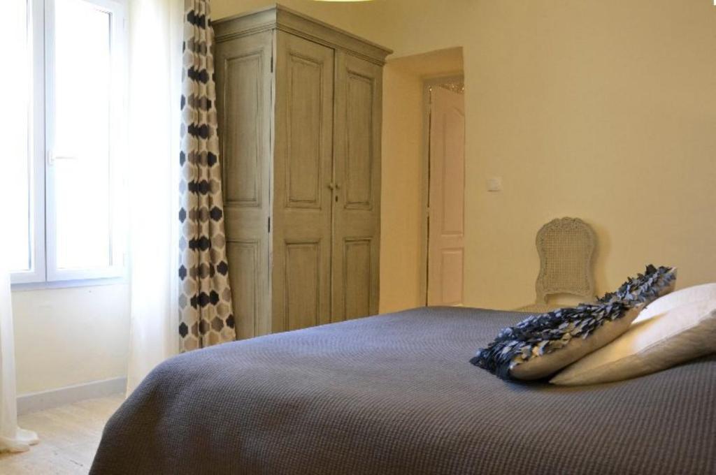 Mas Le 7 Bed & Breakfast Saint-Andiol Exterior photo