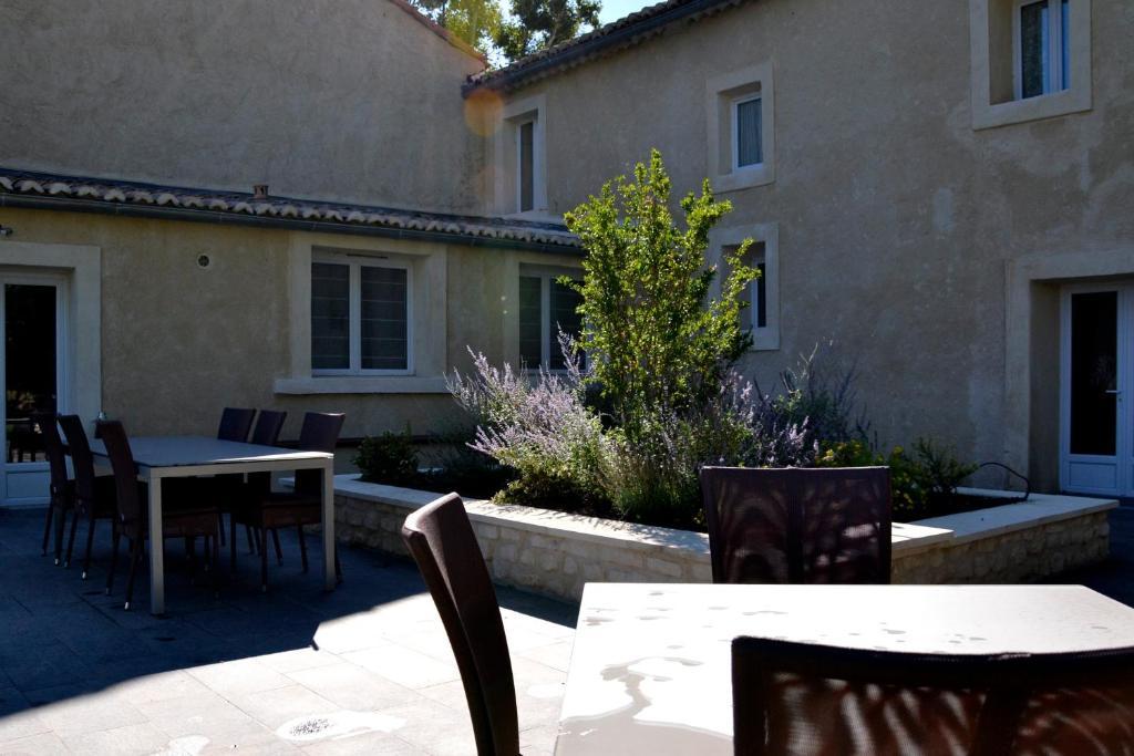 Mas Le 7 Bed & Breakfast Saint-Andiol Exterior photo